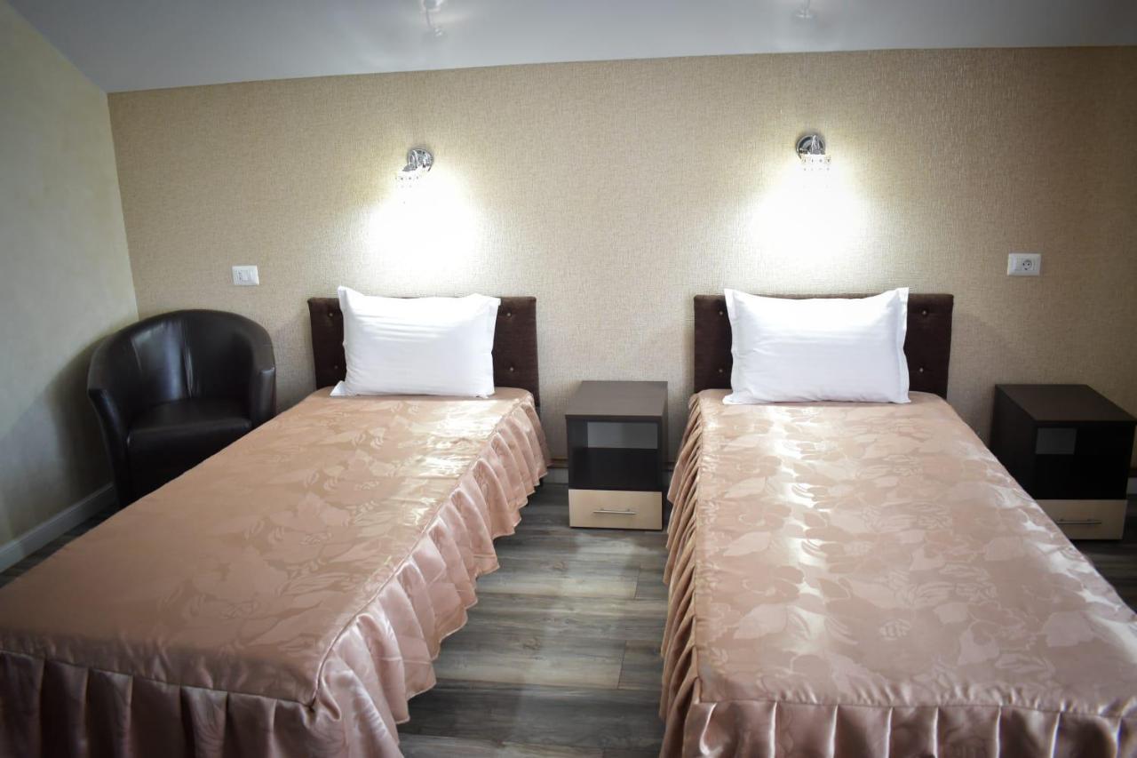 Brancusiana Apartment Targu Jiu Bagian luar foto