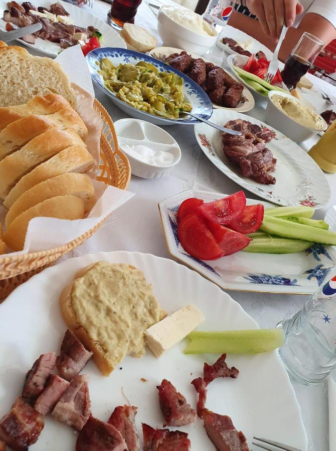 Brancusiana Apartment Targu Jiu Bagian luar foto